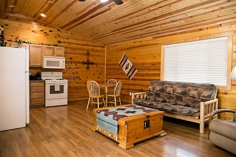 Cabin 17 | Living area | Flat-screen TV