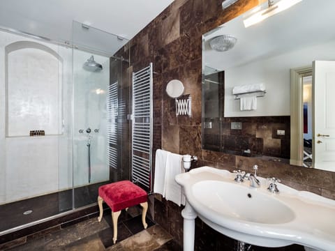 Suite, Multiple Bedrooms, Terrace | Bathroom | Free toiletries, hair dryer, towels