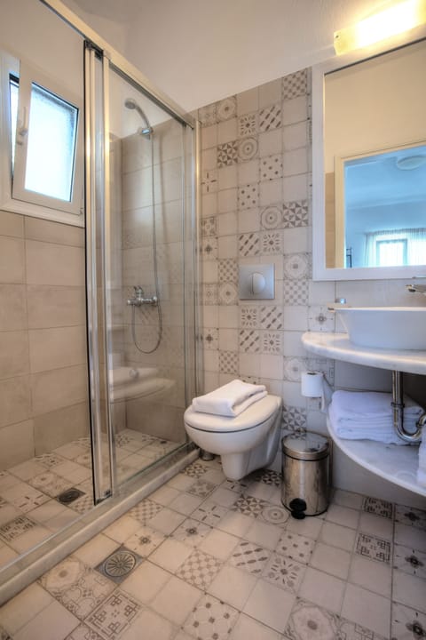 Triple Room, Sea View | Bathroom | Combined shower/tub, rainfall showerhead, free toiletries, hair dryer