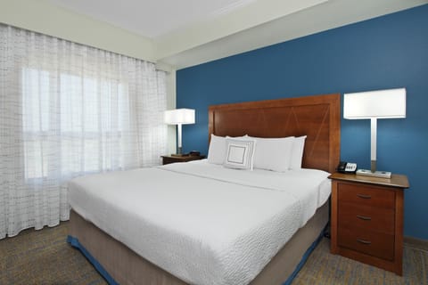 Premium bedding, in-room safe, desk, laptop workspace