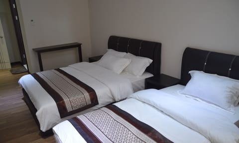 Triple Room | In-room safe, desk, iron/ironing board, free WiFi