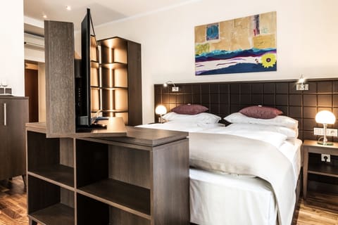 Superior Double Room | Premium bedding, pillowtop beds, minibar, in-room safe