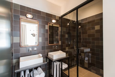 Large Superior  | Bathroom | Free toiletries, hair dryer, towels