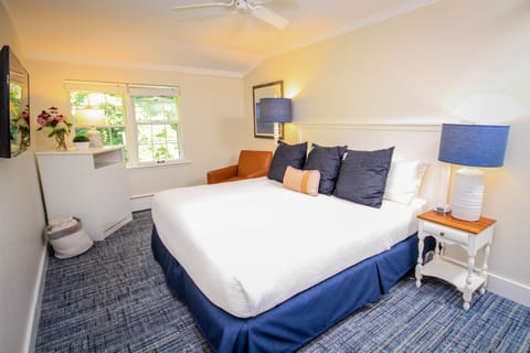 Suite, Multiple Beds (Straits Lodge Family King/Twin/Twin S) | Desk, iron/ironing board, free WiFi, bed sheets