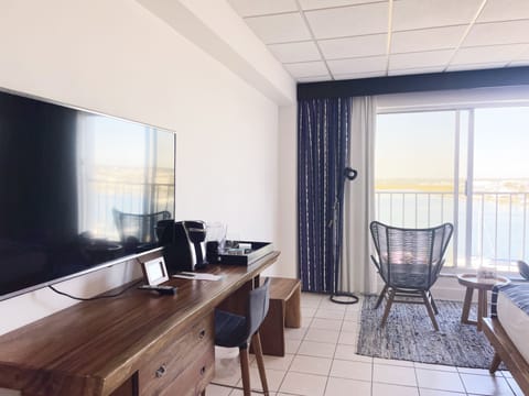 Club Room, 2 Queen Beds, Harbor View | Television