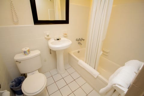 Family Suite, 2 Double Beds, Non Smoking | Bathroom | Combined shower/tub, free toiletries, towels