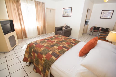 Family Suite, 2 Double Beds, Non Smoking | 1 bedroom, desk, iron/ironing board, free WiFi