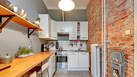 Saltic Apartment Happy Hours (address: ul. Sobieskiego 35/A1) | Private kitchen | Full-size fridge, microwave, stovetop, coffee/tea maker