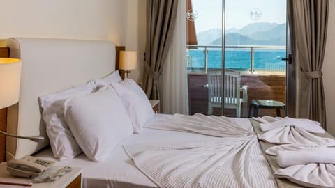 Suite, Sea View | In-room safe, free WiFi