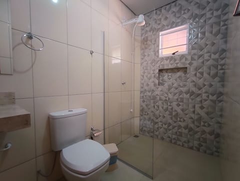 Standard Double Room | Bathroom | Shower, towels