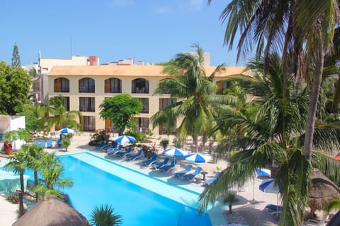 Outdoor pool, pool umbrellas