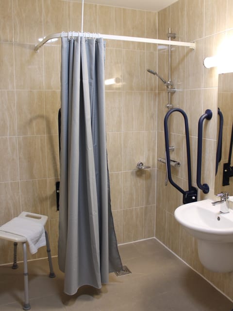 Accessible Room | Bathroom | Free toiletries, hair dryer, towels