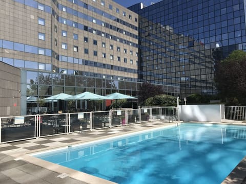 Seasonal outdoor pool, pool umbrellas, sun loungers