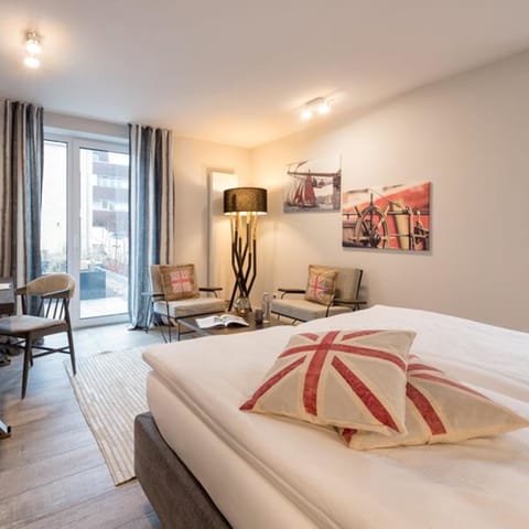 Double Room (Brigg) | Minibar, in-room safe, desk, iron/ironing board