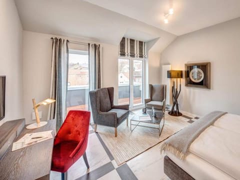 Double Room (Bark) | Minibar, in-room safe, desk, iron/ironing board