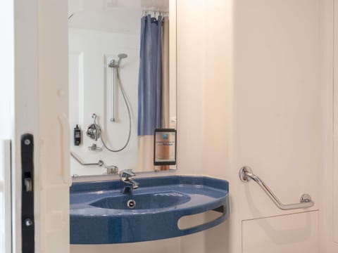 Desk, blackout drapes, soundproofing, free WiFi