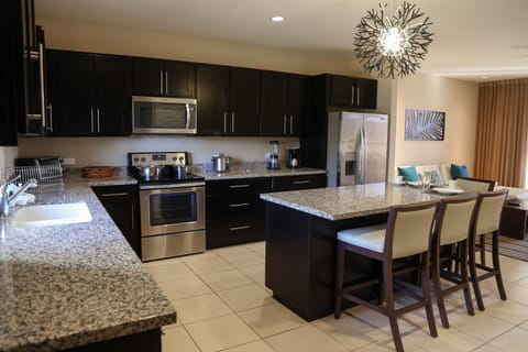 Luxury Condo, 1 Bedroom, Balcony, Garden View | Private kitchen | Full-size fridge, microwave, oven, stovetop