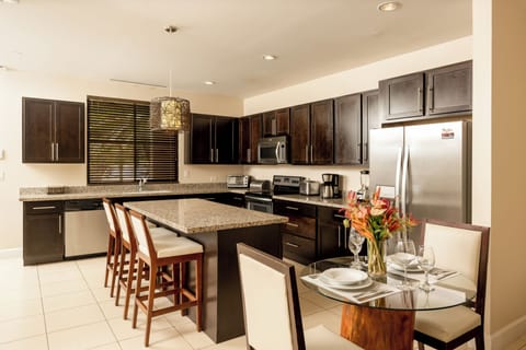 Luxury Condo, 1 Bedroom, Balcony, Garden View | Private kitchen | Full-size fridge, microwave, oven, stovetop