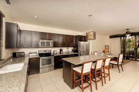 Luxury Condo, 1 Bedroom, Balcony, Garden View | Private kitchen | Full-size fridge, microwave, oven, stovetop