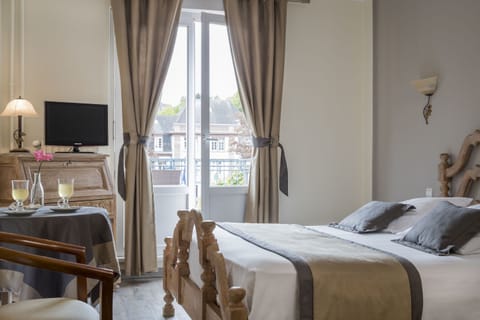 Superior Double Room | Premium bedding, individually decorated, individually furnished, desk