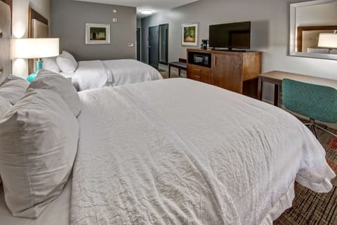 Room, 2 Queen Beds, Non Smoking (Bathtub) | Premium bedding, in-room safe, desk, laptop workspace