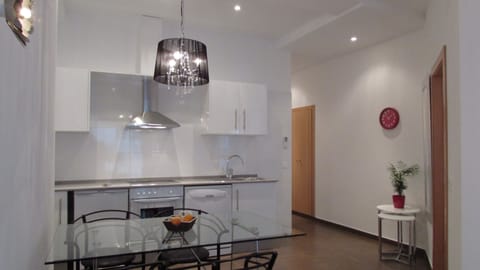 Premium Apartment, 2 Bedrooms | Private kitchen | Fridge, microwave, oven, stovetop