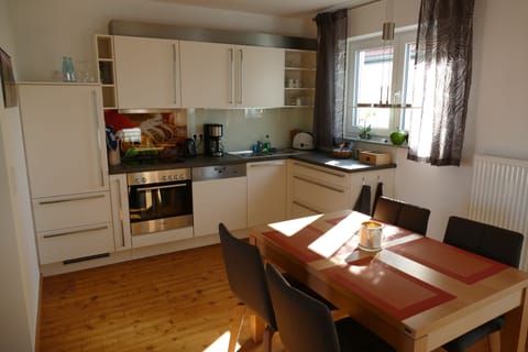 Comfort Apartment, 3 Twin Beds, Accessible (Geheimtipp) | Private kitchen | Full-size fridge, oven, stovetop, dishwasher