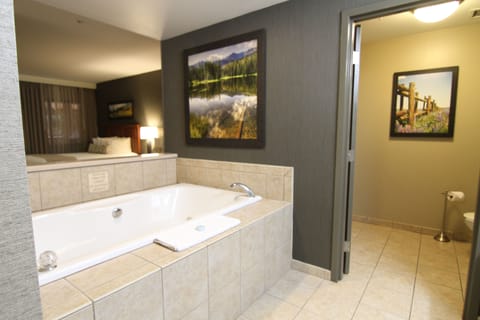 Suite, 1 Bedroom, Jetted Tub | Jetted tub