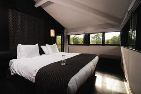 Panoramic Suite, 1 King Bed, Garden View, Tower | Premium bedding, minibar, in-room safe, desk