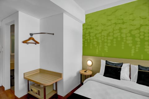 Deluxe Double Room | Minibar, in-room safe, desk, free WiFi