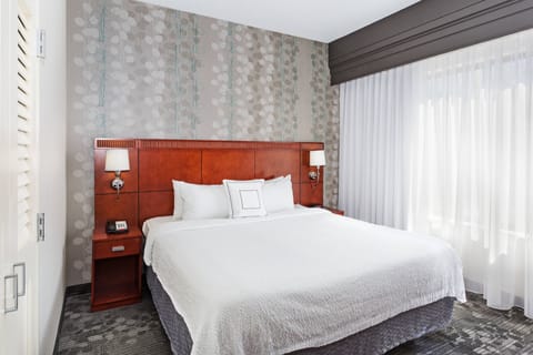 Premium bedding, in-room safe, desk, blackout drapes