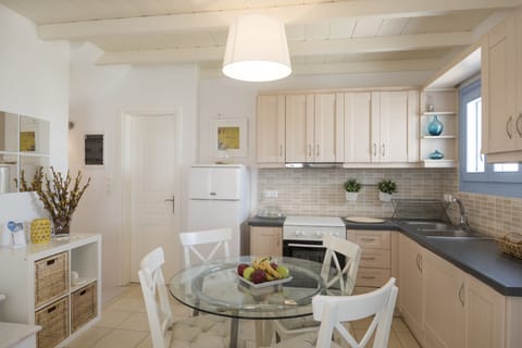 Villa (Donoussa) | Private kitchen | Fridge, oven, stovetop, coffee/tea maker