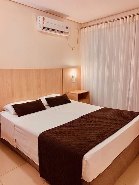 Double Room | Minibar, desk, free WiFi, bed sheets