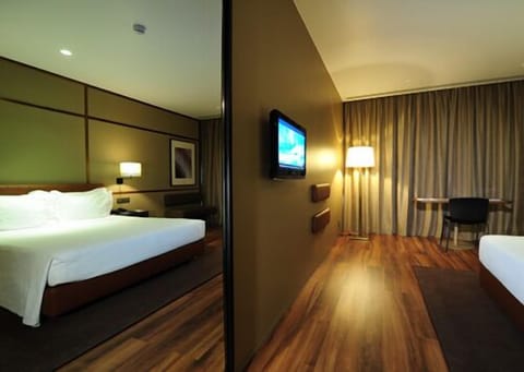 Superior Double Room | Minibar, in-room safe, desk, soundproofing