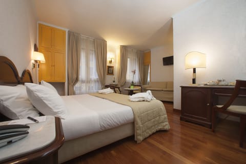 Junior Suite | Premium bedding, minibar, in-room safe, individually decorated