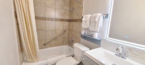 Standard Room, 2 Double Beds | Bathroom | Combined shower/tub, towels