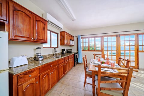 Penthouse | In-room dining