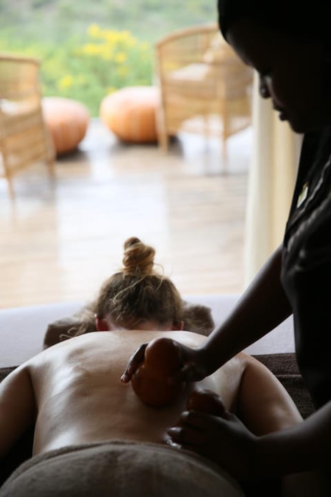 Couples treatment rooms, body treatments, aromatherapy