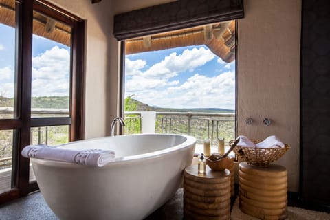 Honeymoon Suite, 1 Bedroom | Deep soaking bathtub