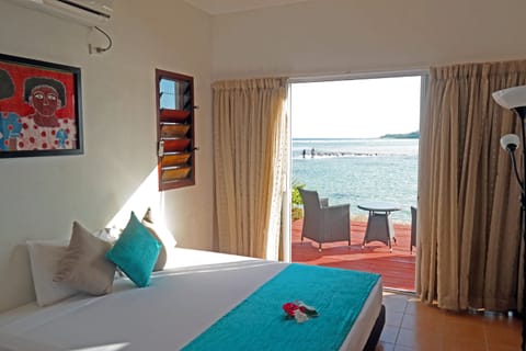 Harbourside Room | Minibar, in-room safe, soundproofing, free cribs/infant beds