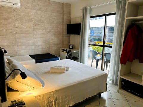 Comfort Room (cama queen size) | Minibar, desk, blackout drapes, free WiFi