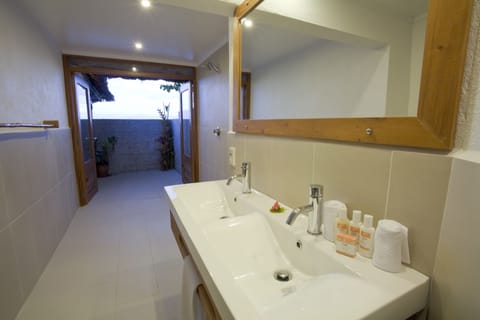 Premium Bungalow, Ocean View, Beachfront | Bathroom | Shower, free toiletries, hair dryer, towels