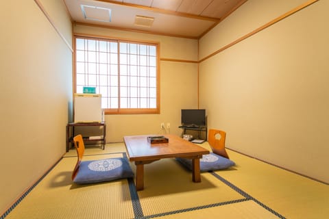 Japanese Room 6 Tatami mats | In-room safe, desk, iron/ironing board, free WiFi