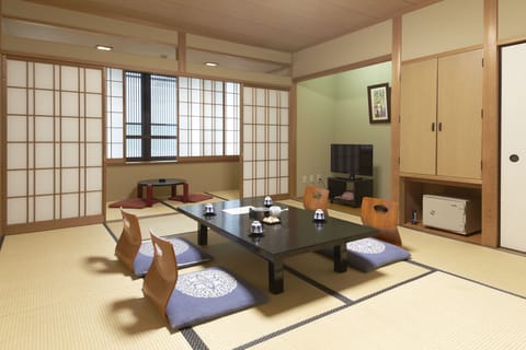 Japanese Room (10 tatami mats) | In-room safe, desk, iron/ironing board, free WiFi