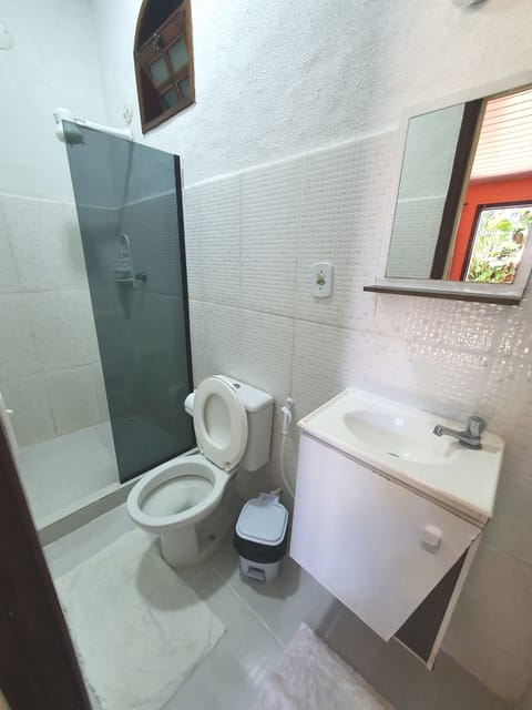 Standard Suite, 1 Double Bed | Bathroom | Shower, towels