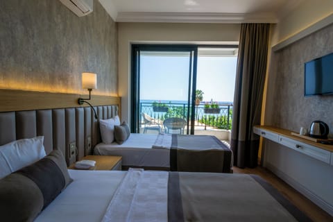 Standard Twin Room, 2 Twin Beds, Sea View | Minibar, in-room safe, blackout drapes, soundproofing