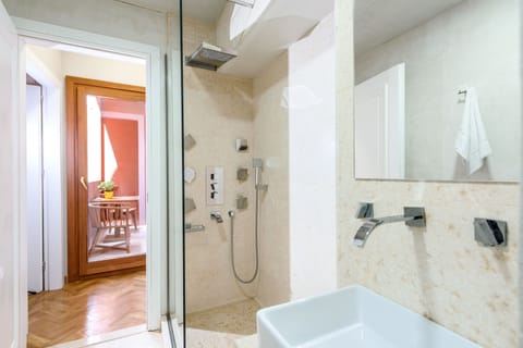 Superior Suite, 1 Bedroom, Balcony (B1) | Bathroom | Shower, rainfall showerhead, free toiletries, hair dryer