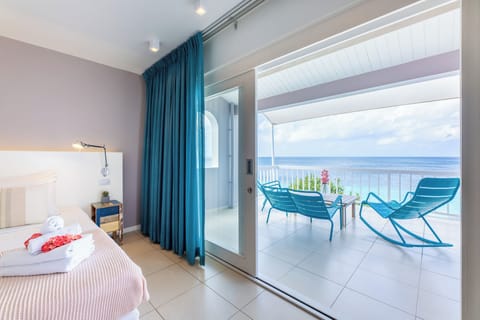 Deluxe Room, Ocean View | Premium bedding, in-room safe, laptop workspace, free WiFi