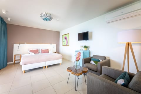 Superior Room, Oceanfront, VIP area (Adults Only) | Premium bedding, in-room safe, laptop workspace, free WiFi