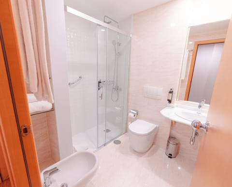 Double or Twin Room | Bathroom | Free toiletries, hair dryer, bidet, towels